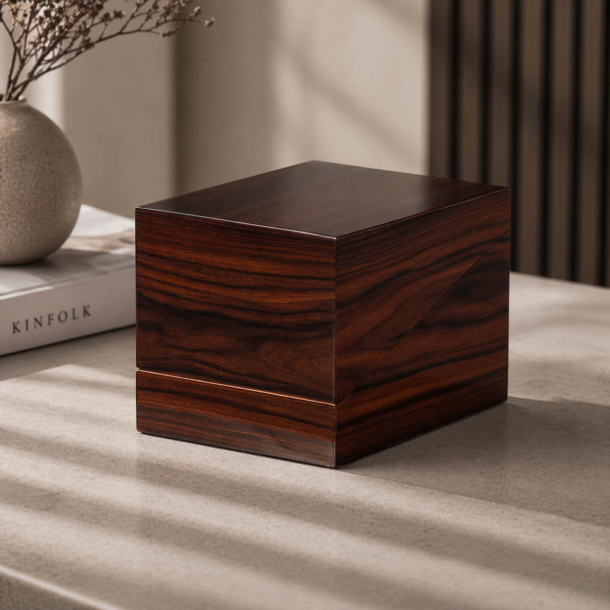 Sparta 1 Deluxe — Outlet watch winder — open module detail